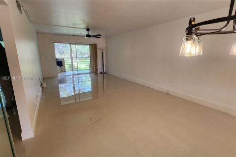 Condominio en alquiler en Coconut Creek, Florida, 2 dormitorios, 107.4 m2 № 2080394 - foto 7