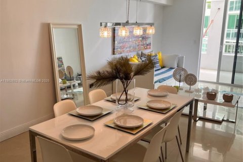 Купить кондоминиум в Майами, Флорида 2 спальни, 87.51м2, № 1891045 - фото 1