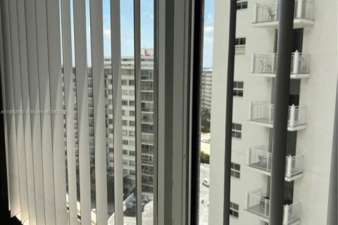 Купить кондоминиум в Майами, Флорида 2 спальни, 87.51м2, № 1891045 - фото 13