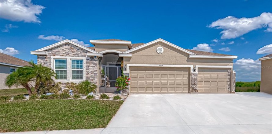 House in Wimauma, Florida 4 bedrooms, 214.6 sq.m. № 1894828