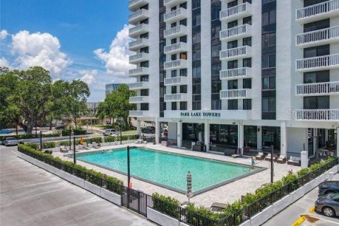 Condo in Orlando, Florida, 2 bedrooms № 2209991 - photo 2