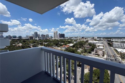 Condo in Orlando, Florida, 2 bedrooms № 2209991 - photo 14