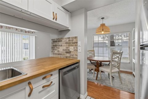 Adosado en venta en Tampa, Florida, 3 dormitorios, 127.09 m2 № 2096727 - foto 19