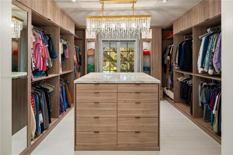 Casa en venta en Miami, Florida, 6 dormitorios, 472.78 m2 № 1996212 - foto 19