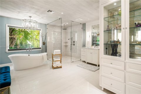 Casa en venta en Miami, Florida, 6 dormitorios, 472.78 m2 № 1996212 - foto 20
