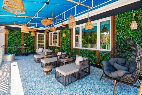 Casa en venta en Miami, Florida, 6 dormitorios, 472.78 m2 № 1996212 - foto 25