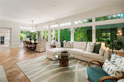 Casa en venta en Miami, Florida, 6 dormitorios, 472.78 m2 № 1996212 - foto 11