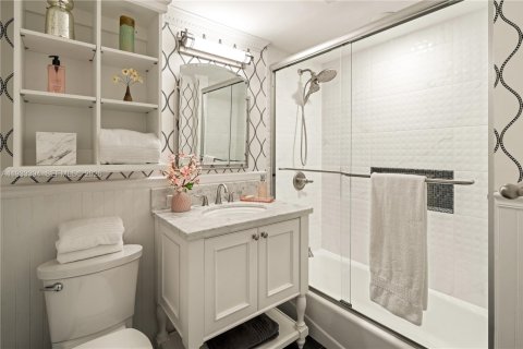 Casa en venta en Miami, Florida, 6 dormitorios, 472.78 m2 № 1996212 - foto 27