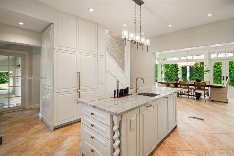 Casa en venta en Miami, Florida, 6 dormitorios, 472.78 m2 № 1996212 - foto 16