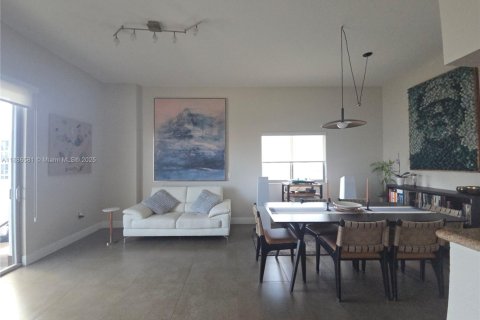 Condo in Miami, Florida, 2 bedrooms  № 2052930 - photo 15