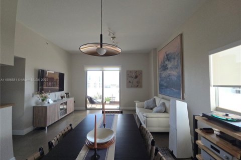 Condo in Miami, Florida, 2 bedrooms  № 2052930 - photo 21