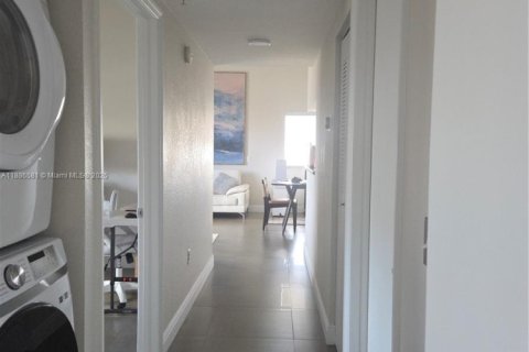 Condo in Miami, Florida, 2 bedrooms  № 2052930 - photo 29