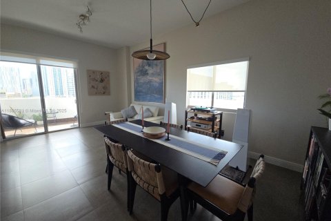 Condo in Miami, Florida, 2 bedrooms  № 2052930 - photo 22