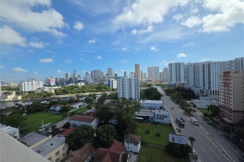 Condo in Miami, Florida, 2 bedrooms  № 2052930 - photo 10