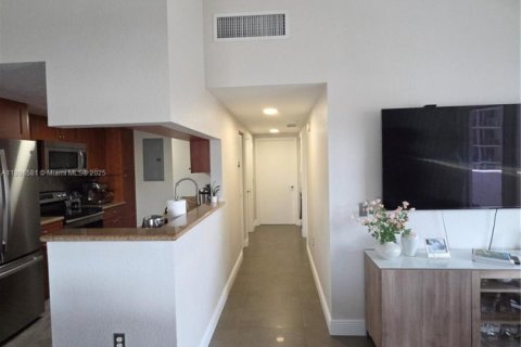 Condo in Miami, Florida, 2 bedrooms  № 2052930 - photo 27