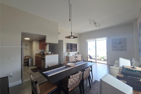 Condo in Miami, Florida, 2 bedrooms  № 2052930 - photo 13