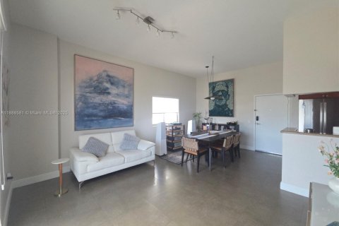Condo in Miami, Florida, 2 bedrooms  № 2052930 - photo 11