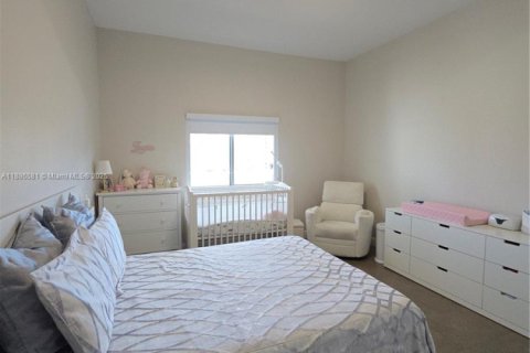 Condo in Miami, Florida, 2 bedrooms  № 2052930 - photo 30