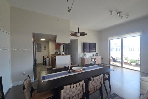 Condo in Miami, Florida, 2 bedrooms  № 2052930 - photo 14
