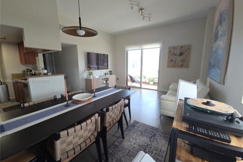 Condo in Miami, Florida, 2 bedrooms  № 2052930 - photo 19