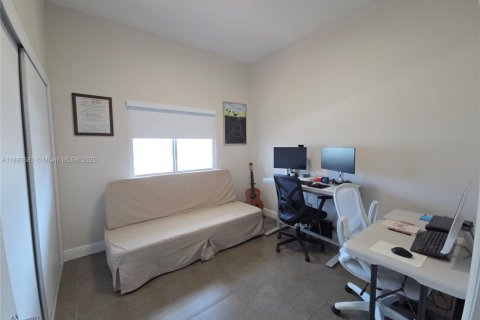 Condo in Miami, Florida, 2 bedrooms  № 2052930 - photo 23