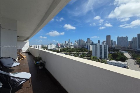 Condo in Miami, Florida, 2 bedrooms  № 2052930 - photo 4