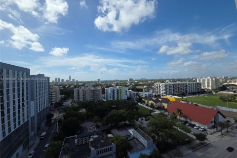 Condo in Miami, Florida, 2 bedrooms  № 2052930 - photo 7