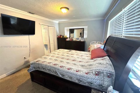 House in Miami Gardens, Florida 3 bedrooms, 120.03 sq.m. № 2011657 - photo 6