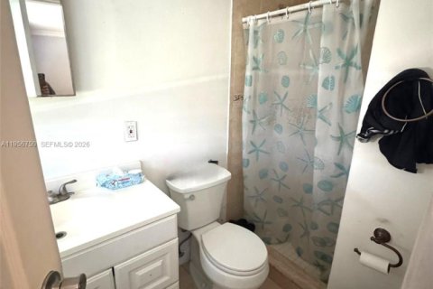 House in Miami Gardens, Florida 3 bedrooms, 120.03 sq.m. № 2011657 - photo 7