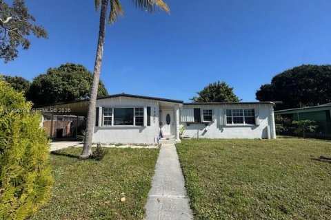 House in Miami Gardens, Florida 3 bedrooms, 120.03 sq.m. № 2011657