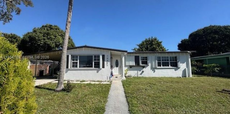 House in Miami Gardens, Florida 3 bedrooms, 120.03 sq.m. № 2011657