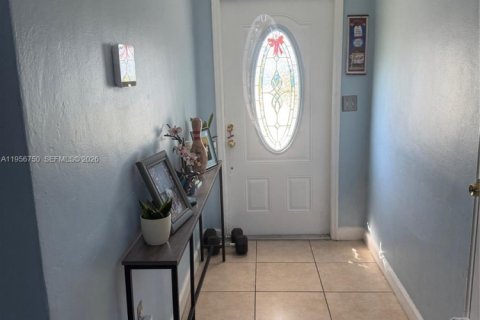 House in Miami Gardens, Florida 3 bedrooms, 120.03 sq.m. № 2011657 - photo 2