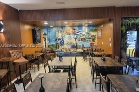 Propiedad comercial en venta en Miami Springs, Florida № 2073184 - foto 8
