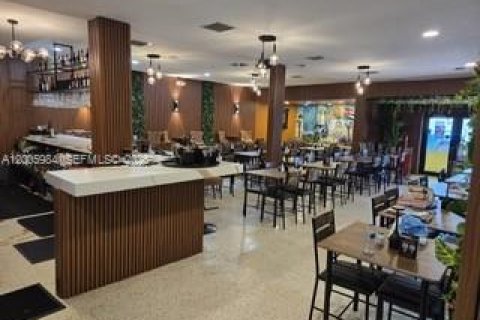 Propiedad comercial en venta en Miami Springs, Florida № 2073184 - foto 7