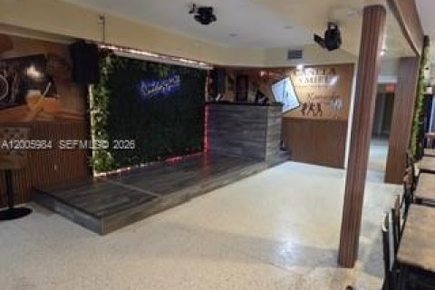 Propiedad comercial en venta en Miami Springs, Florida № 2073184 - foto 4