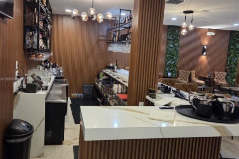 Propiedad comercial en venta en Miami Springs, Florida № 2073184 - foto 3