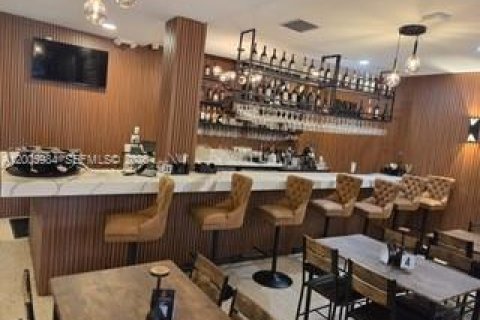 Propiedad comercial en Miami Springs, Florida № 2073184
