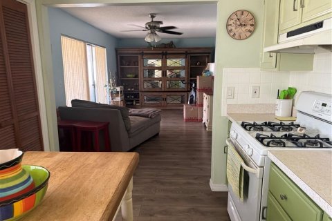 Villa ou maison à vendre à Spring Hill, Floride: 2 chambres, 117.8 m2 № 1784906 - photo 10