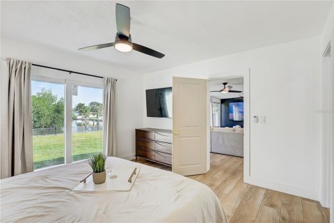 House in Saint Petersburg, Florida 3 bedrooms, 142.7 sq.m. № 2200798 - photo 28