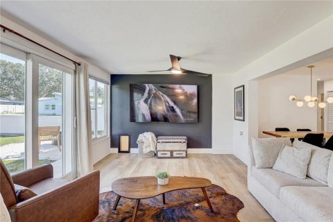 House in Saint Petersburg, Florida 3 bedrooms, 142.7 sq.m. № 2200798 - photo 6