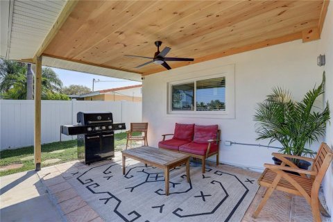 House in Saint Petersburg, Florida 3 bedrooms, 142.7 sq.m. № 2200798 - photo 5