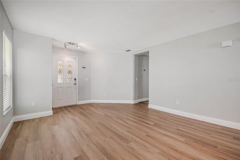 Villa ou maison à louer à Orlando, Floride: 3 chambres, 175.03 m2 № 2400122 - photo 10