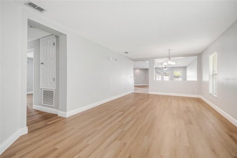 Villa ou maison à louer à Orlando, Floride: 3 chambres, 175.03 m2 № 2400122 - photo 12