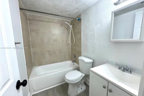 Appartement à louer à North Miami, Floride: 2 chambres, 83.61 m2 № 1998352 - photo 9