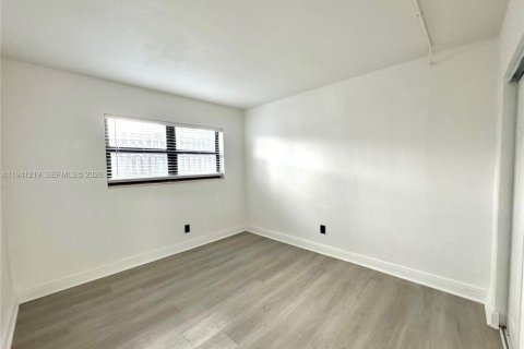 Appartement à louer à North Miami, Floride: 2 chambres, 83.61 m2 № 1998352 - photo 6