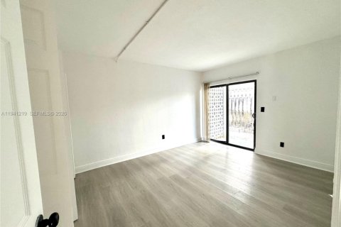 Appartement à louer à North Miami, Floride: 2 chambres, 83.61 m2 № 1998352 - photo 7