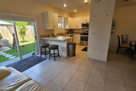 Townhouse in Homestead, Florida 3 bedrooms, 133.97 sq.m. № 2000901 - photo 10