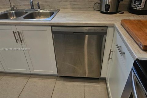 Townhouse in Homestead, Florida 3 bedrooms, 133.97 sq.m. № 2000901 - photo 7