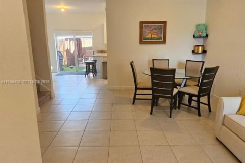 Townhouse in Homestead, Florida 3 bedrooms, 133.97 sq.m. № 2000901 - photo 13