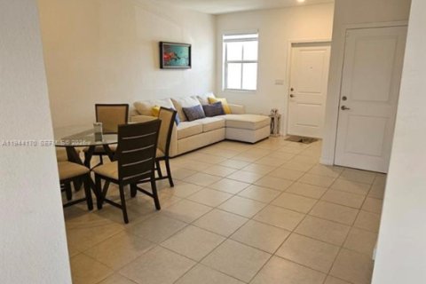 Townhouse in Homestead, Florida 3 bedrooms, 133.97 sq.m. № 2000901 - photo 14